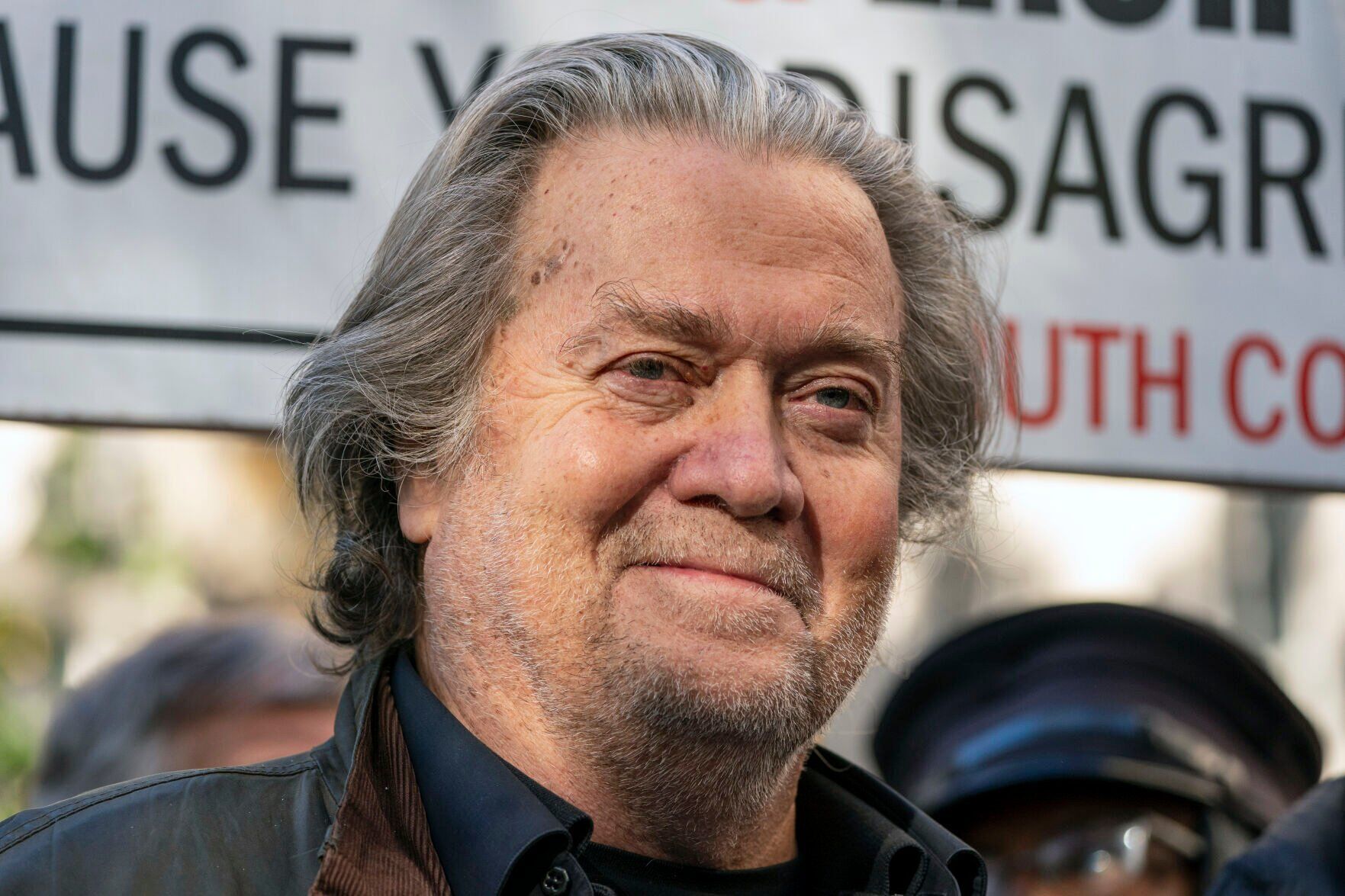 Steve Bannon headshot